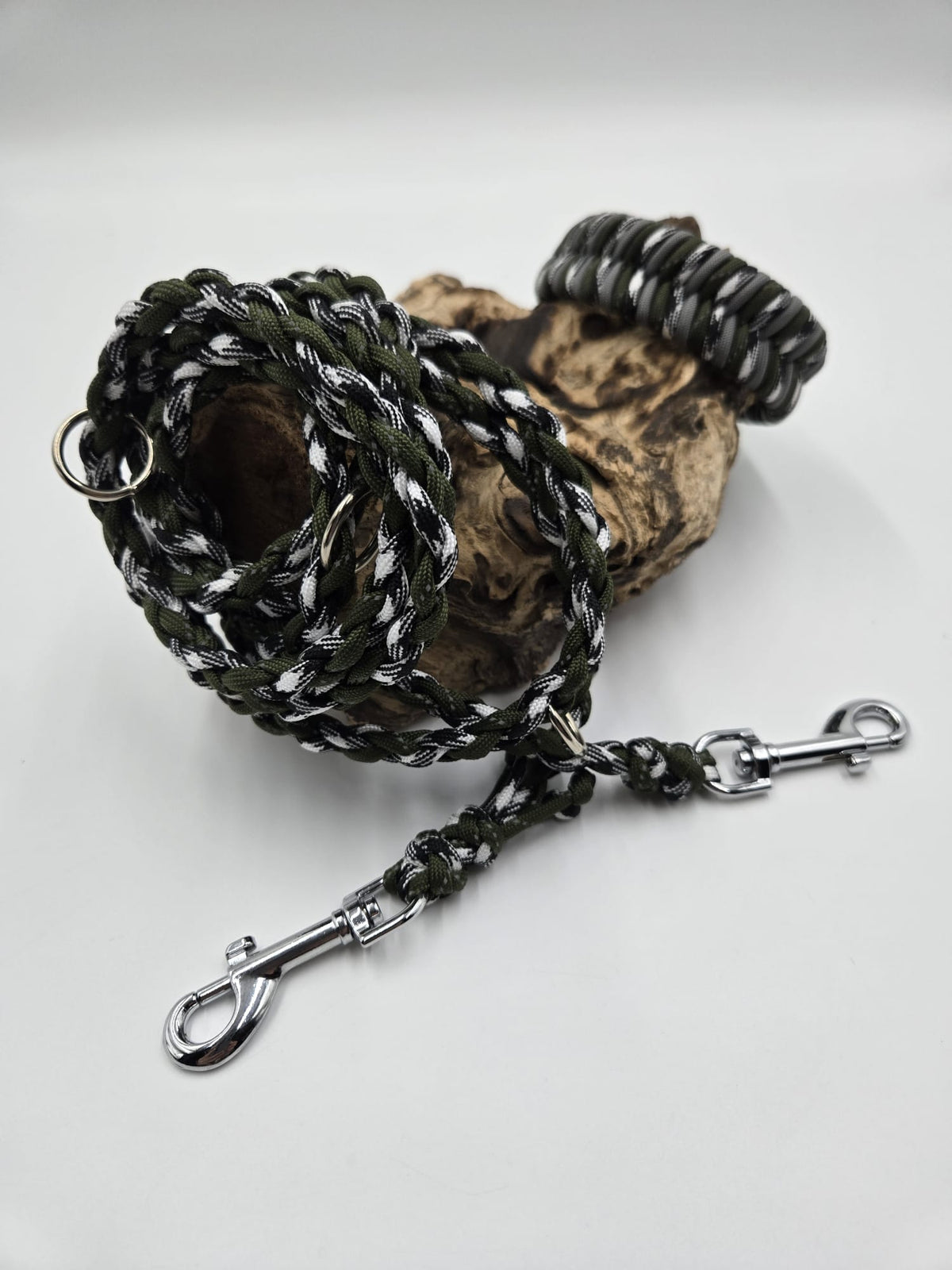 Sofortkauf - Halsband aus beschichtetem Gurtband "Grau, Olivgrün und Schwarz weißem Camouflage" - 32 bis 41 cm