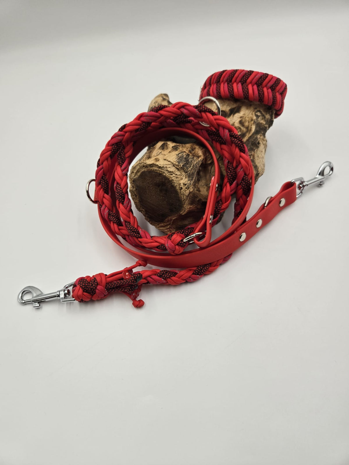 Sofortkauf - Biothane-Halsband in Rot mit Fischgrätenmuster in verschiedenen rottönen - 24 bis 28 cm