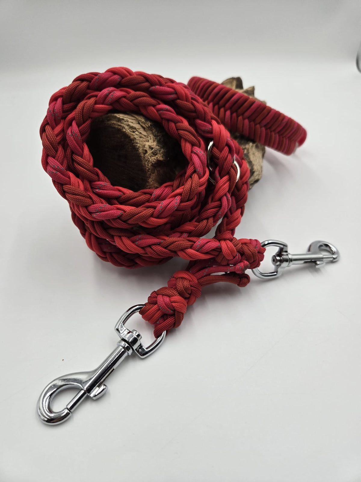 Sofortkauf - Set aus Halsband mit Fischgrätenmuster & Leine 8-fach geflochten in Rot mit Reflex - 38 bis 44 cm - 220 cm