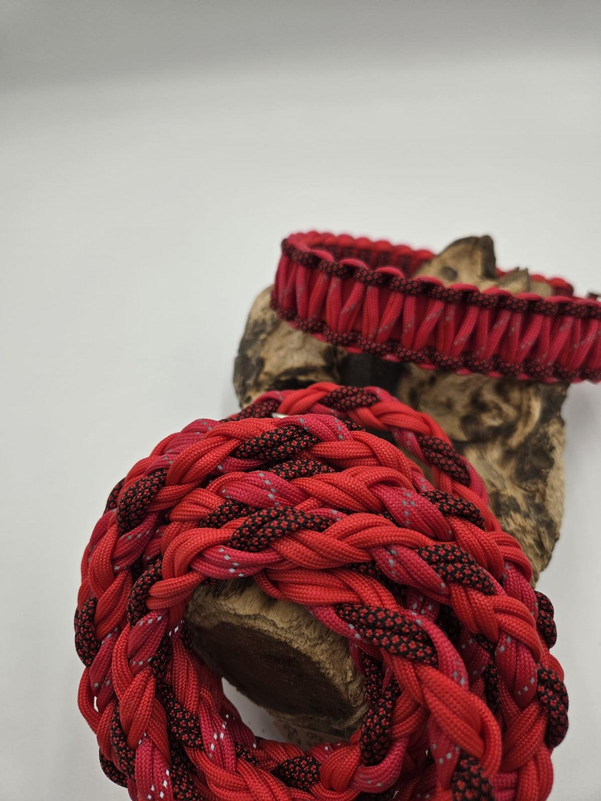 Sofortkauf - Biothane-Halsband in Rot mit Cobramuster - 45 bis 53 cm