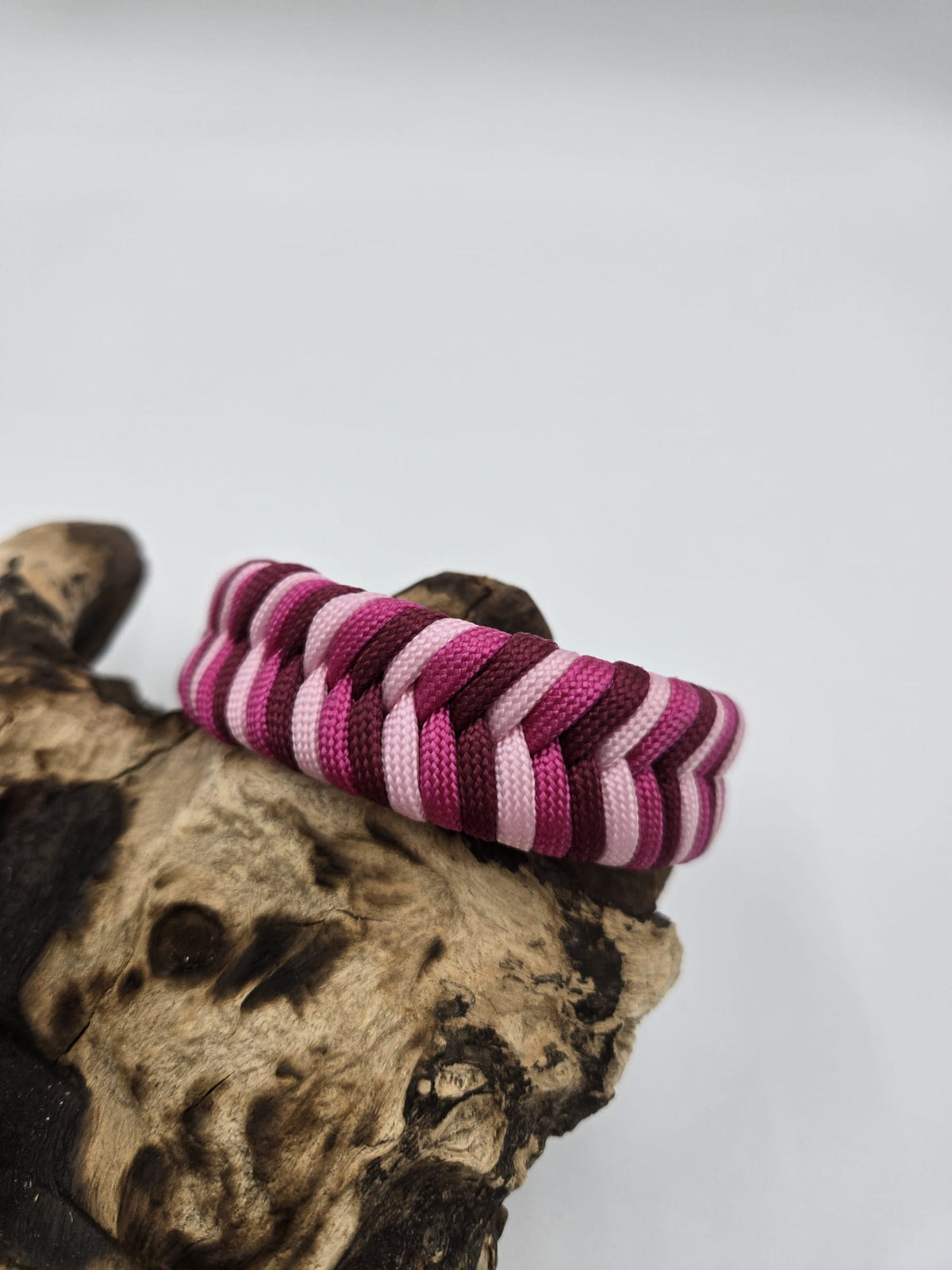 Sofortkauf - Halsband beschichtetes Gurtband Fischgrätenmuster – Beere/Rosa 23 bis 28 cm