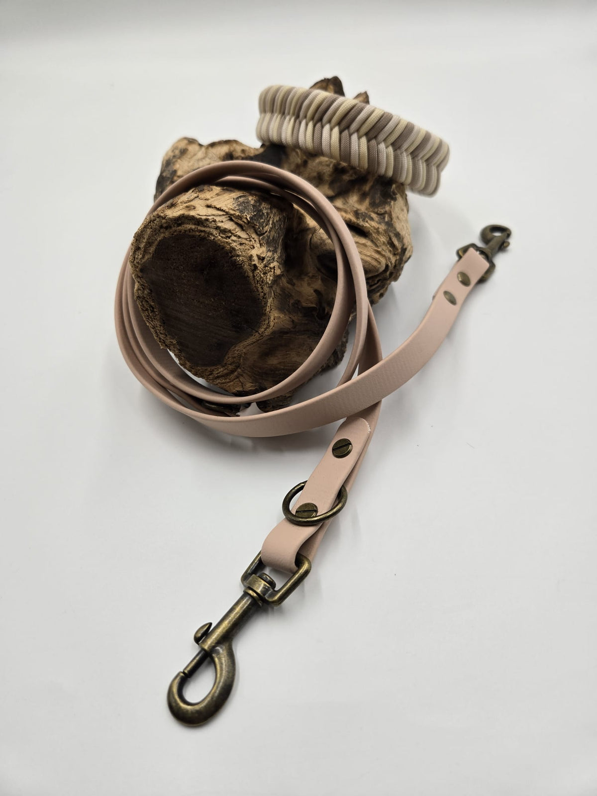 Sofortkauf - Biothane-Halsband mit Fischgrätenmuster - 60 bis 68 cm