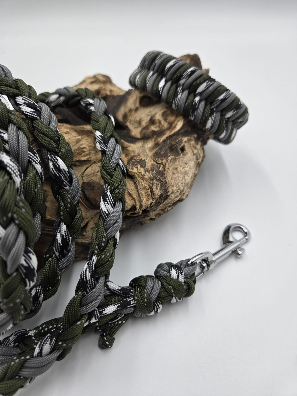 Sofortkauf - Paracord Leine 8-fach geflochten – Schwarz-Weiß-Camouflage, Oliv & Grau - 220 cm