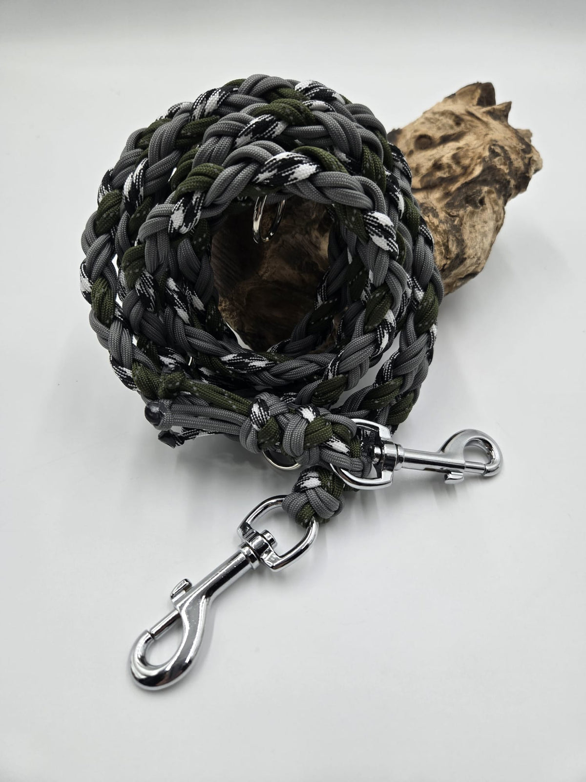 Sofortkauf - Paracord Leine 8-fach geflochten – Schwarz-Weiß-Camouflage, Oliv & Grau - 220 cm