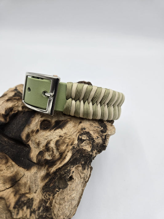 Sofortkauf - Halsband Fischgrätenmuster & Leine 4-fach geflochten – Fischgräten-Set in Guacamole & Graubeige - 22 bis 26 cm - 280 cm