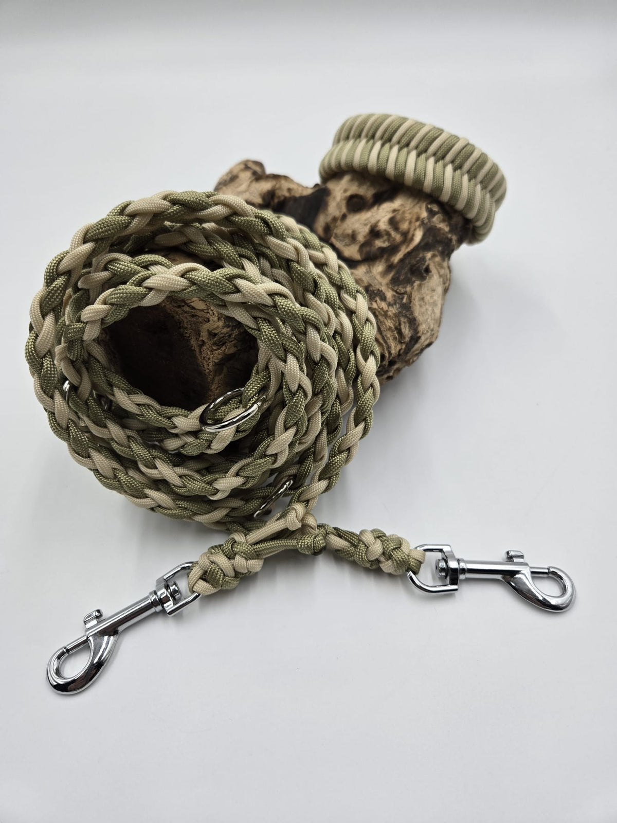 Sofortkauf - Halsband Fischgrätenmuster & Leine 4-fach geflochten – Fischgräten-Set in Guacamole & Graubeige - 22 bis 26 cm - 280 cm