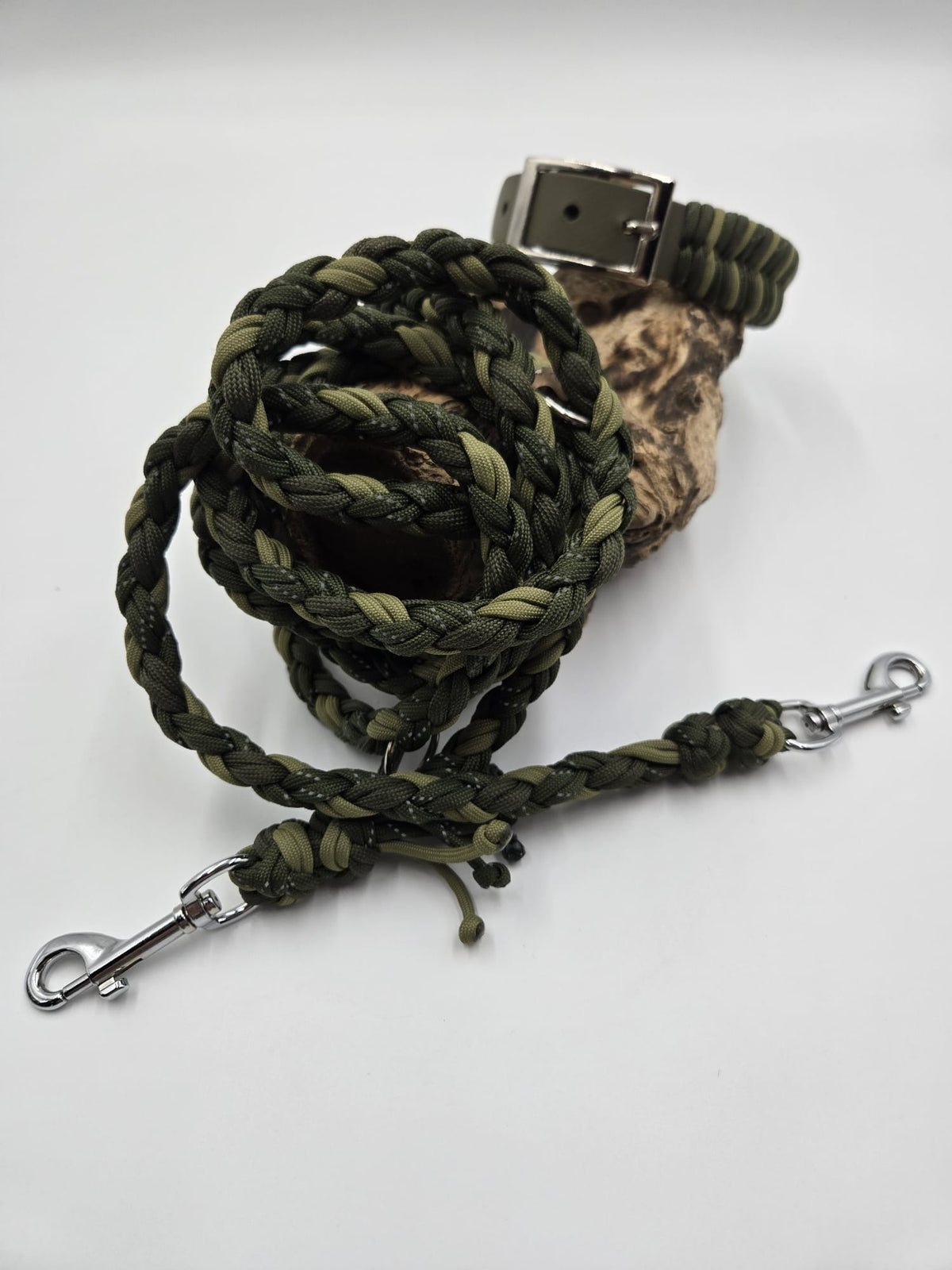 Sofortkauf - Paracord-Leine – 8-fach geflochten in verschiedenen Olivgrüntönen - 240 cm