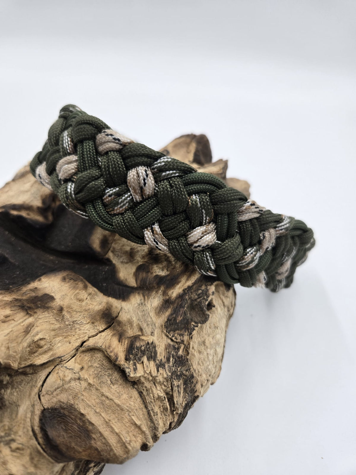Sofortkauf - Paracord-Halsband mit Steckschnalle Grün-Camouflage, Beige-Camouflage und Olivgrün - 39 cm