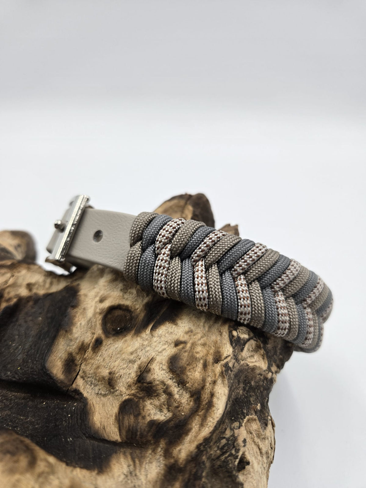 Sofortkauf - Biothane-Halsband in Graubeige mit Fischgrätenmuster - 31 bis 38 cm