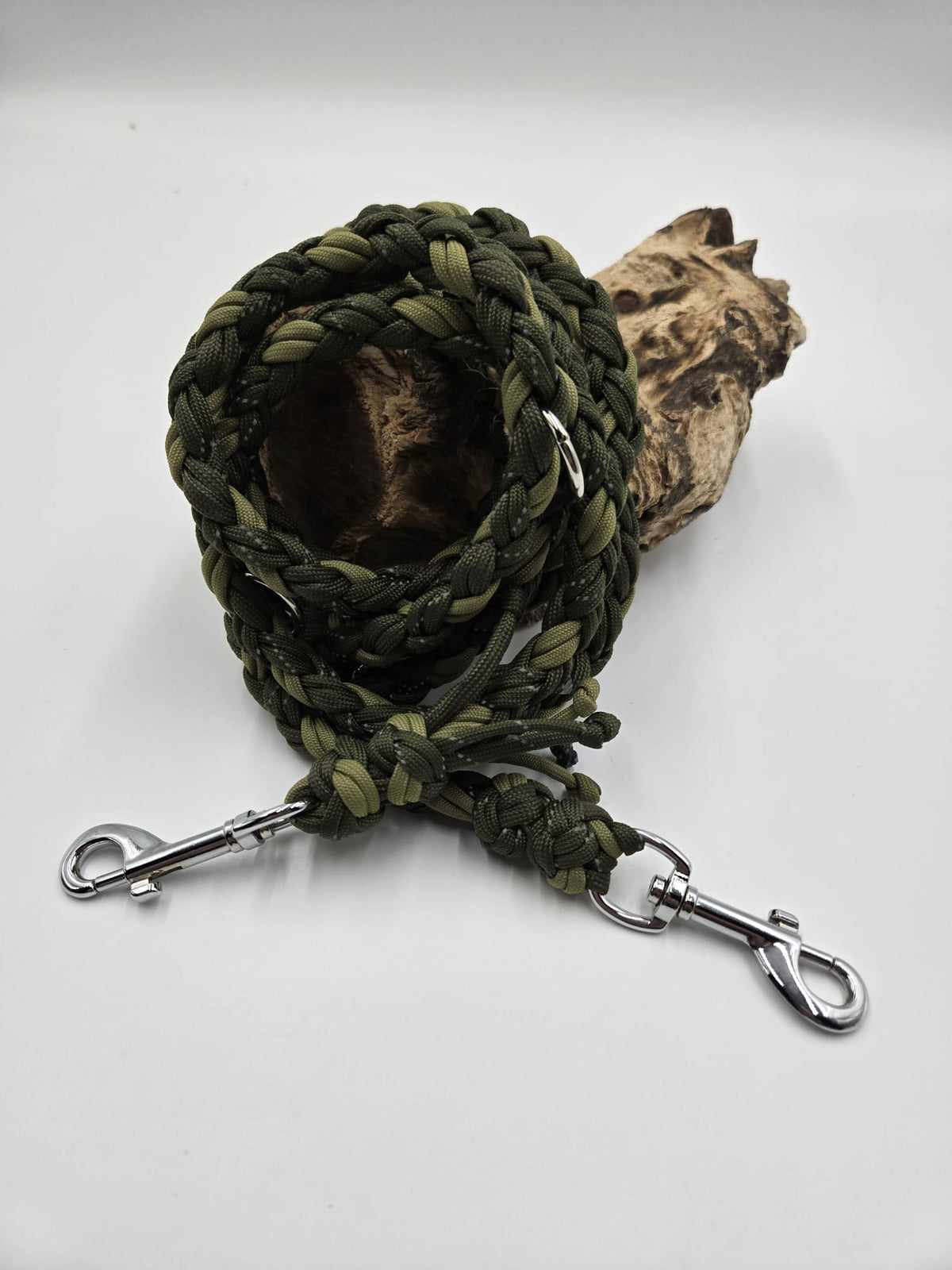 Sofortkauf - Paracord-Leine – 8-fach geflochten in verschiedenen Olivgrüntönen - 240 cm