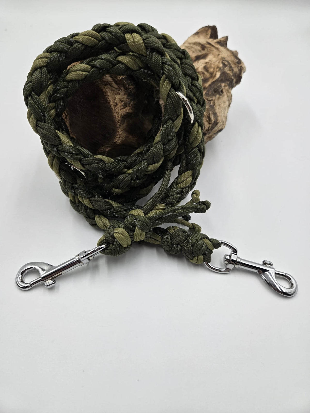 Sofortkauf - Paracord-Leine – 8-fach geflochten in verschiedenen Olivgrüntönen - 240 cm
