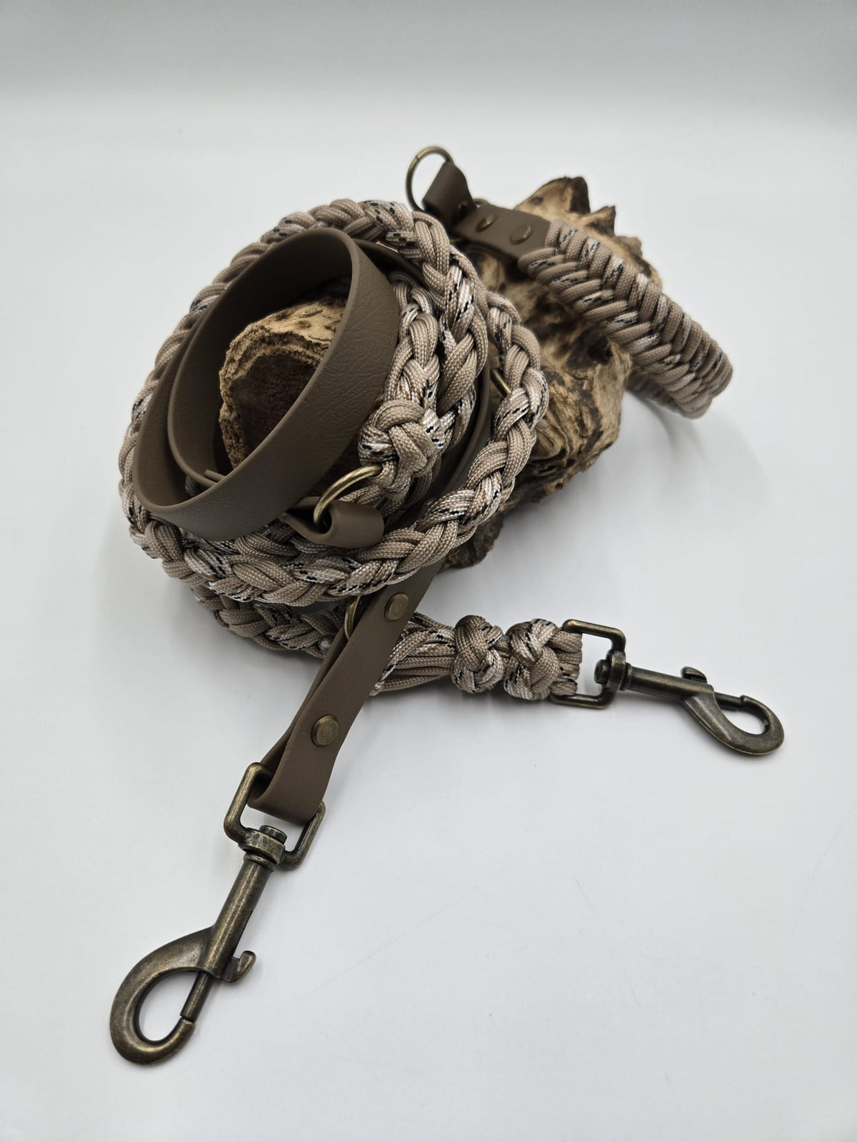 Sofortkauf - Kombi-Leine aus 19 mm Biothane & Paracord 8-fach geflochten - 225 cm