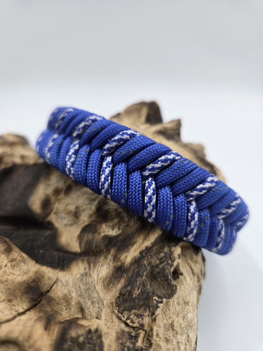 Sofortkauf - Halsband aus beschichtetem Gurtband mit Paracord-Fischgrätenmuster – Petrol & Blau - 30 bis 38 cm