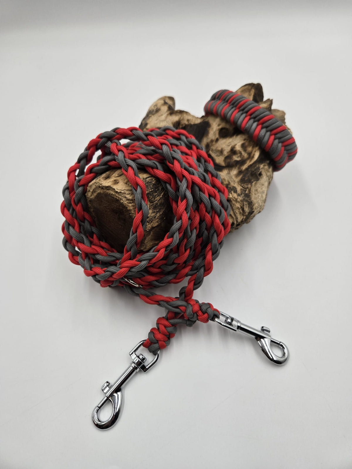 Sofortkauf - Paracord-Leine 4-fach geflochten „Grau & Rot“ – 310 cm