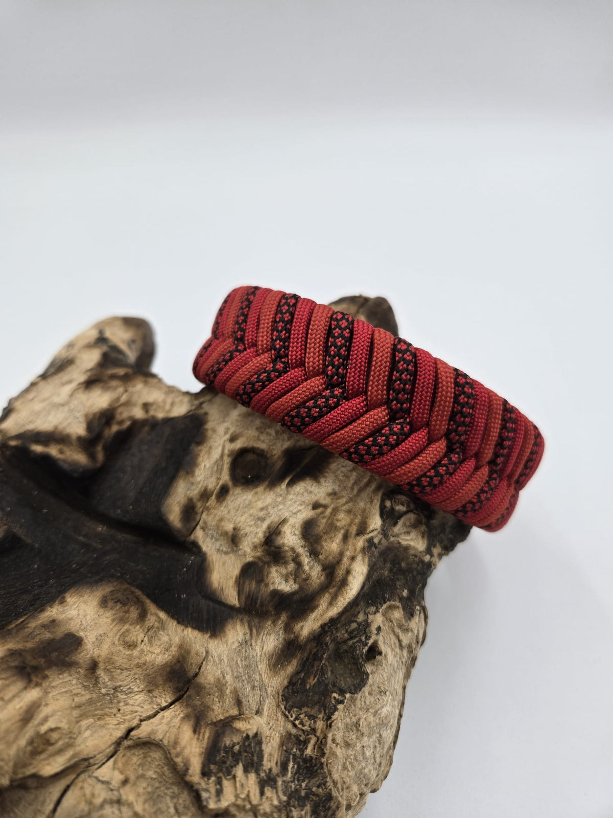 Sofortkauf - Biothane-Halsband in Rot mit Fischgrätenmuster in verschiedenen rottönen - 24 bis 28 cm
