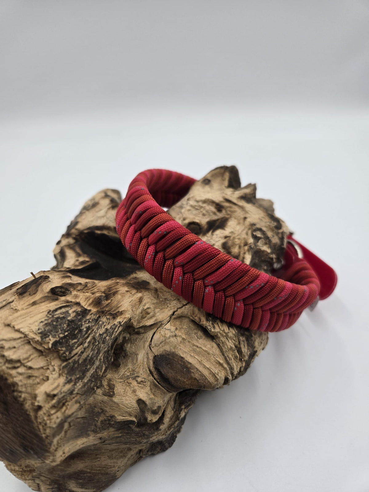 Sofortkauf - Set aus Halsband mit Fischgrätenmuster & Leine 8-fach geflochten in Rot mit Reflex - 38 bis 44 cm - 220 cm