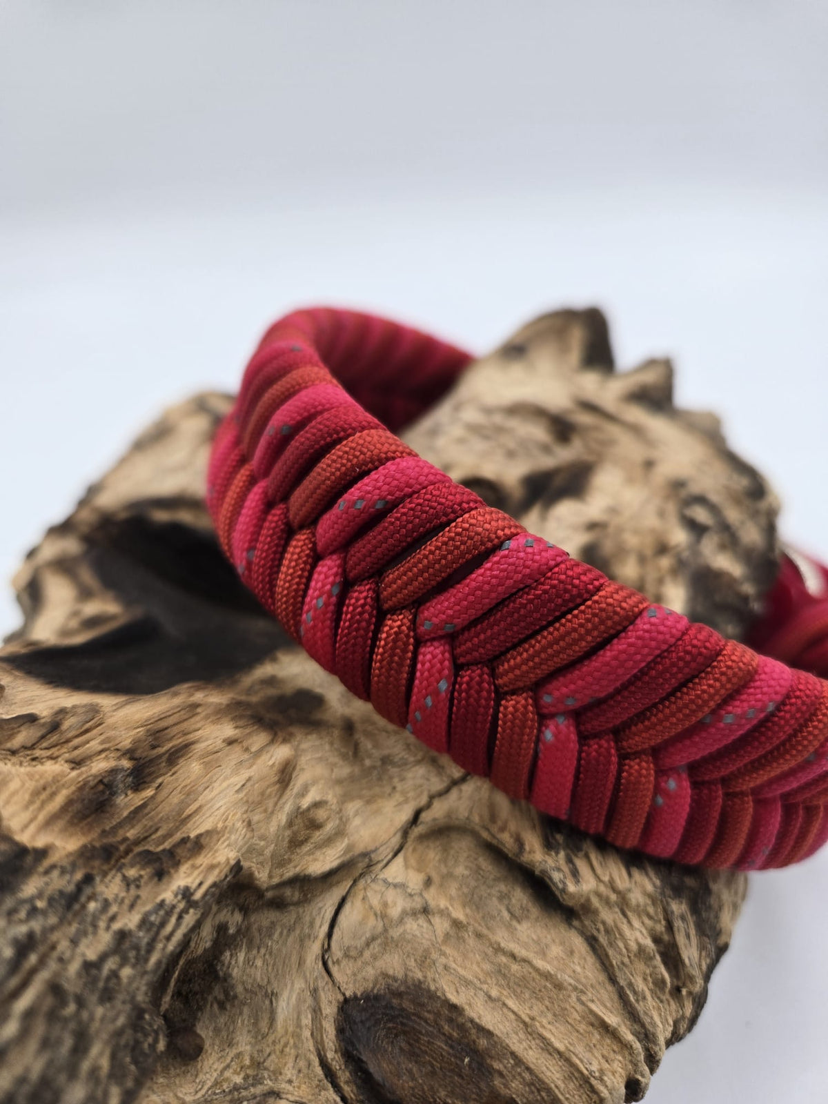 Sofortkauf - Set aus Halsband mit Fischgrätenmuster & Leine 8-fach geflochten in Rot mit Reflex - 38 bis 44 cm - 220 cm