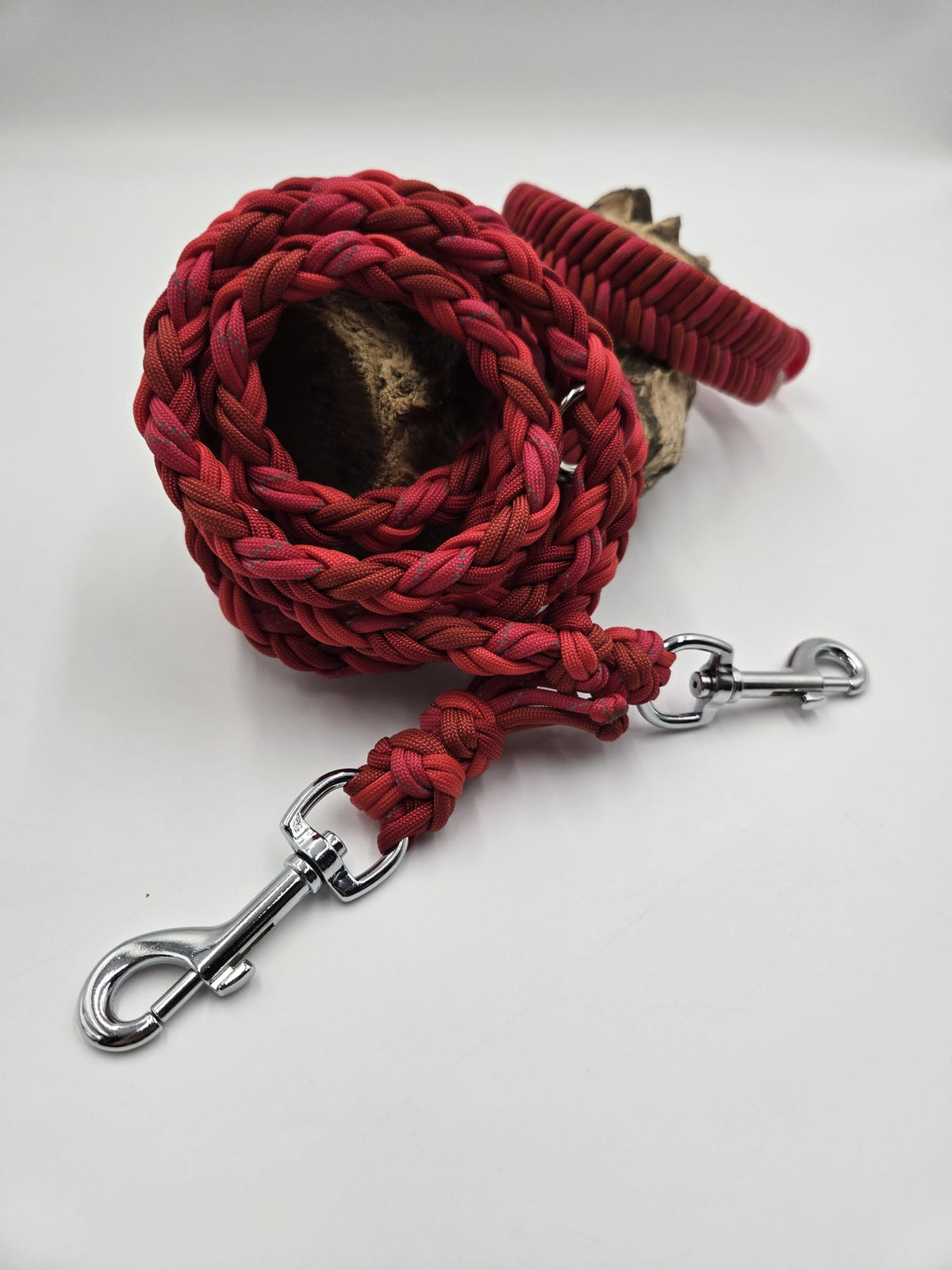 Sofortkauf - Set aus Halsband mit Fischgrätenmuster & Leine 8-fach geflochten in Rot mit Reflex - 38 bis 44 cm - 220 cm