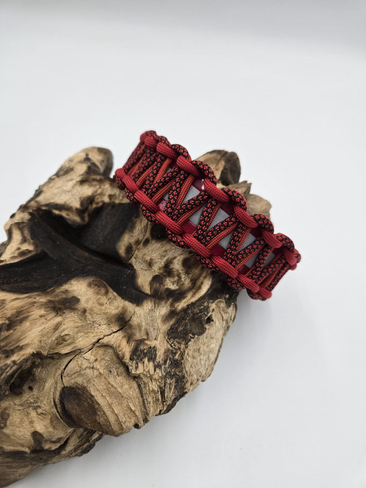 Sofortkauf - Biothane-Halsband in Rot mit Reflexstreifen und Cobramuster - 29 bis 36 cm