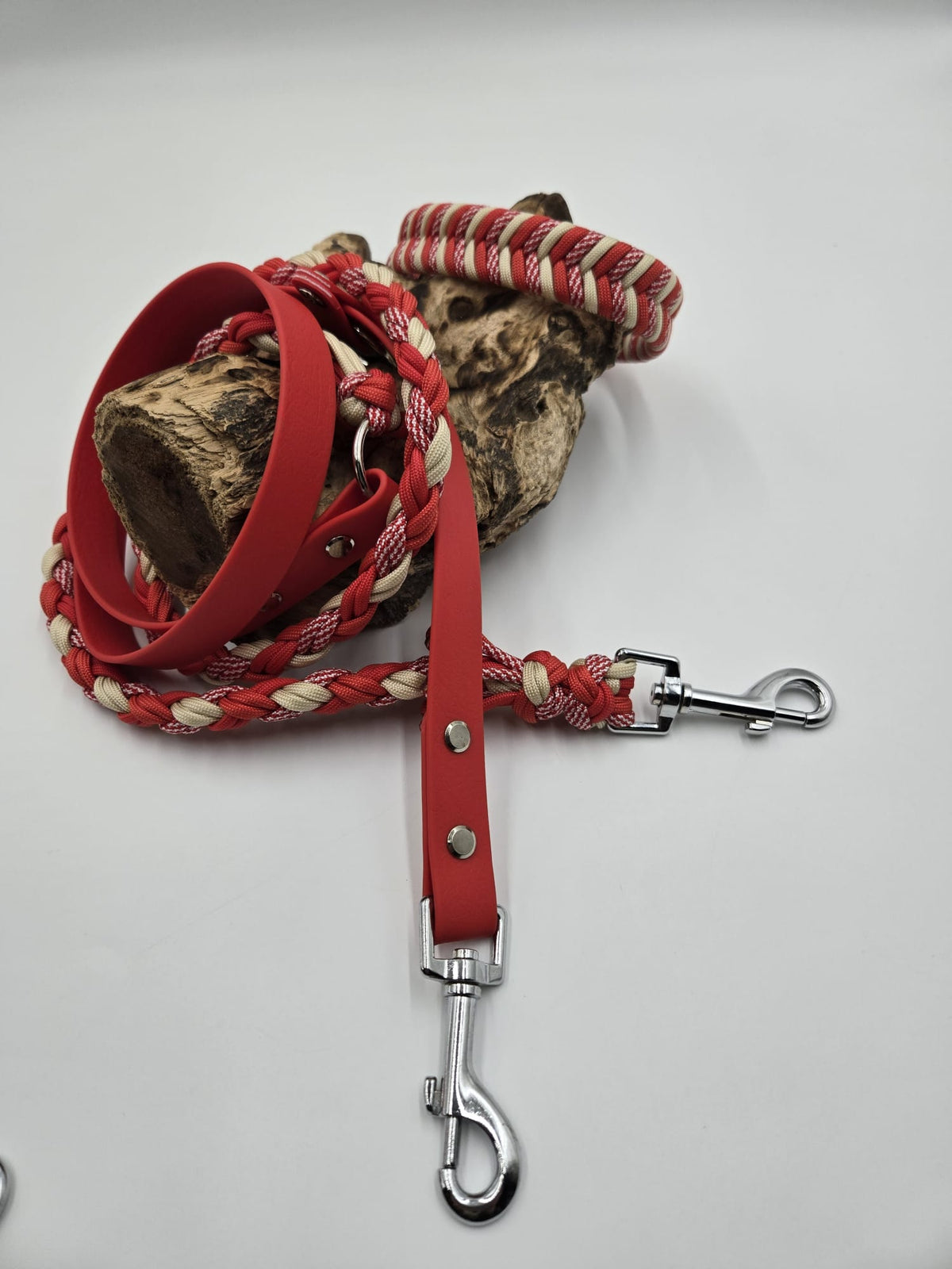 Sofortkauf - Kombi-Leine aus beschichtetem Gurtband und Paracord in Rot - 305 cm
