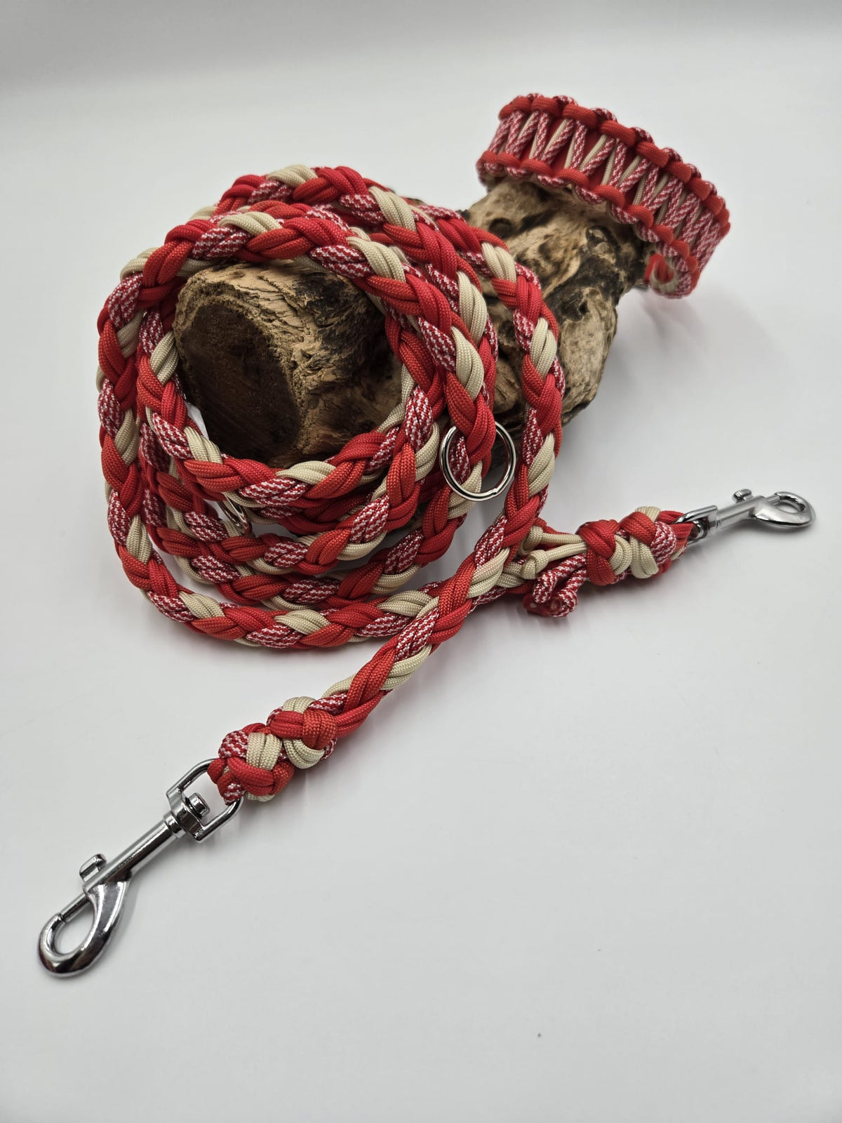 Sofortkauf - Halsband aus beschichtetem Gurtband in Rot mit Cobramuster - 36 bis 40 cm