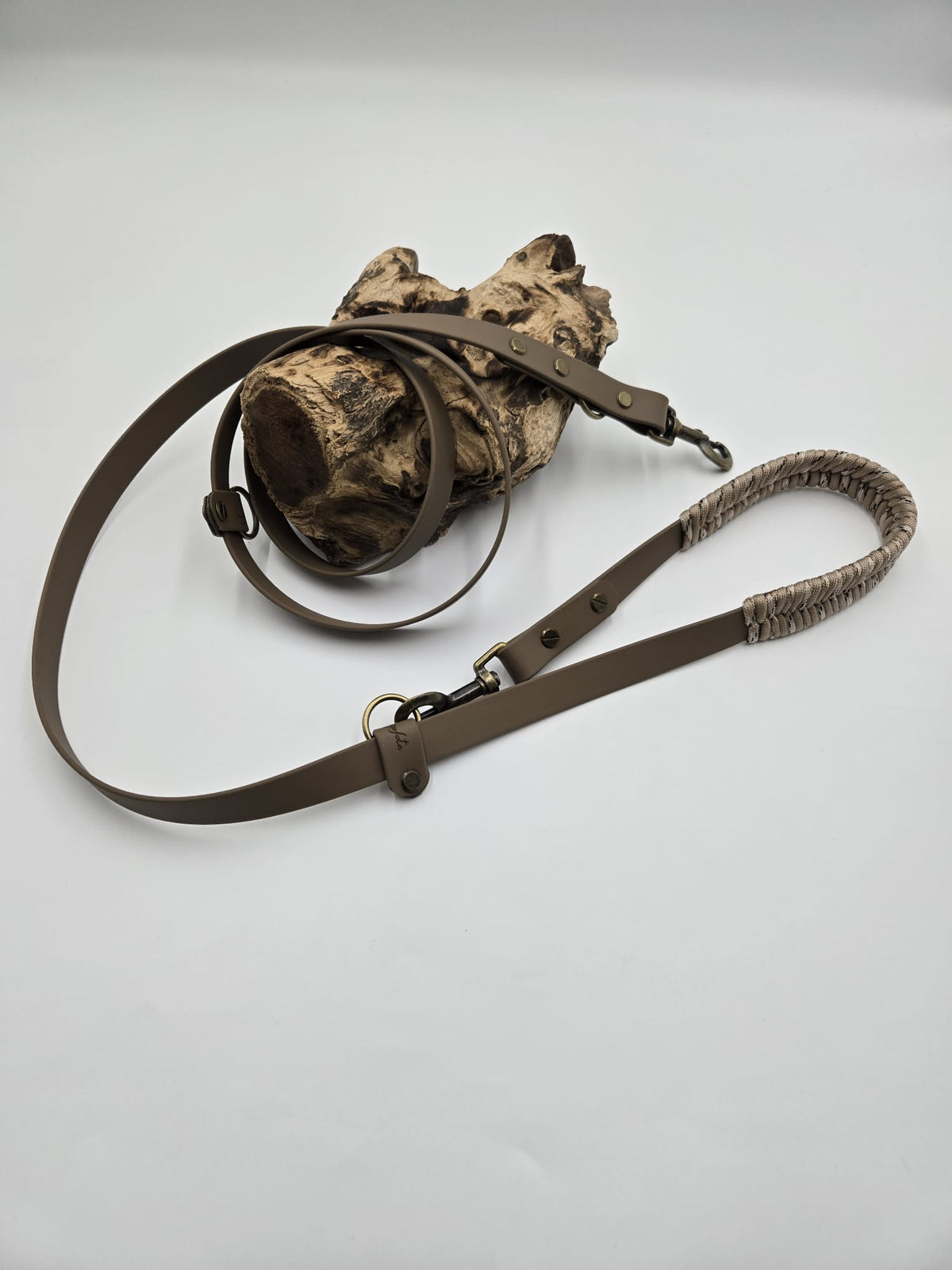 Sofortkauf - Biothane-Leine „Coyote & Beige“ mit umwickelter Handschlaufe – 200 cm